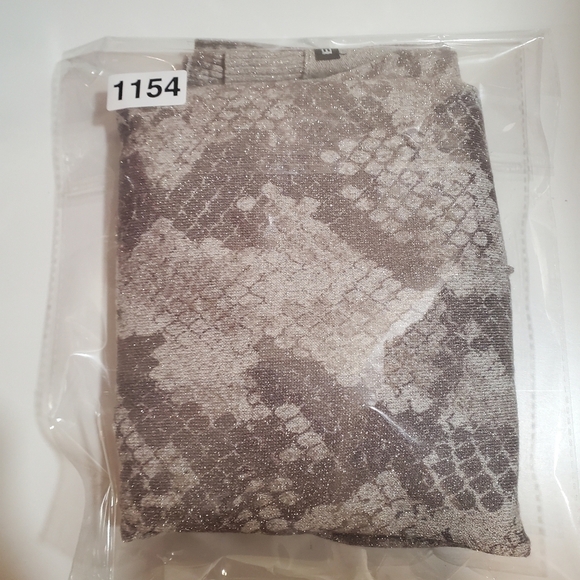 Express  women's  light sparkle V neck sweater  Size L - Picture 10 of 10